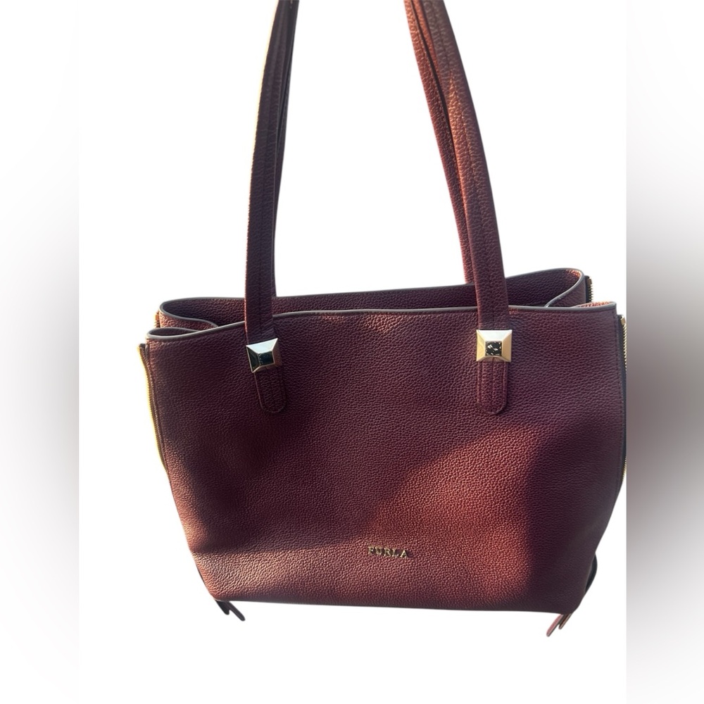 FURLA SALLY MEDIUM TOTE IN BURGUNDY LEATHER
